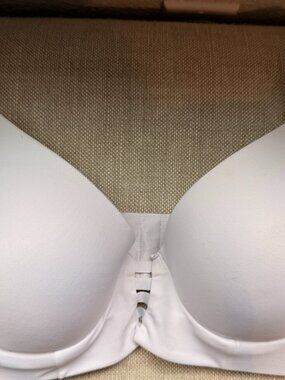 Leonisa 38C White Push-Up Bra Padded Underwire Smooth T-Shirt